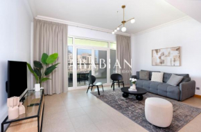 Beautiful 1BR Palm Jumeirah with park views, pool and beach access